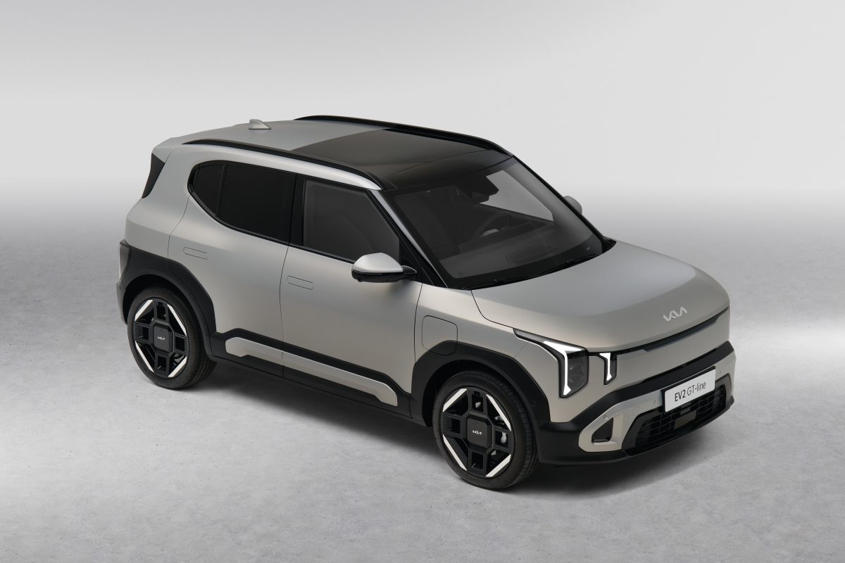 kia-ev2-gtline-ivory-silver-matt2 Kia EV2 sølv mat med hvid baggrund