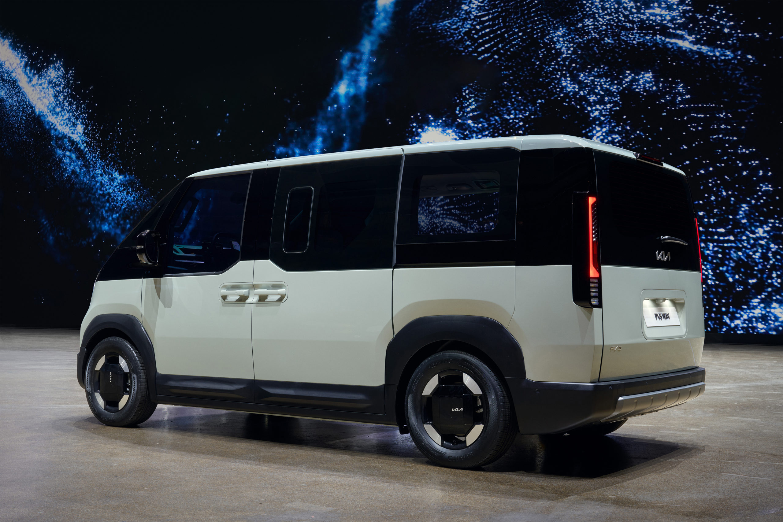 kia-pv5-wav-soft-mint-ext-event-static-print-3600x2400-002 Kia ev2 interiør